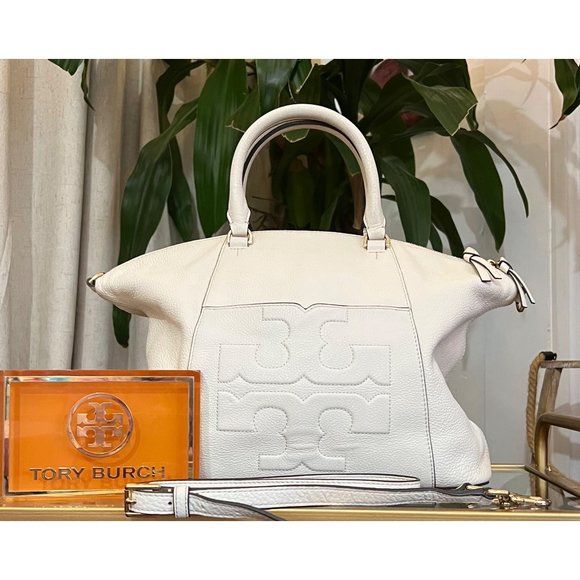 Tory Burch Handbags - ♦️♦️ AUTHENTIC TORY BURCH WHITE BOMBE HOBO HANDBAG ♦️♦️